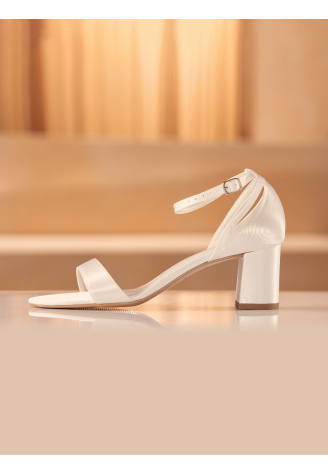 Avalia Tina Zapatos de Novia ()