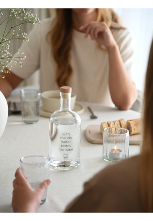Leeff 18768 Botella de agua Wendy — 'With friends water tastes like wine' transparente